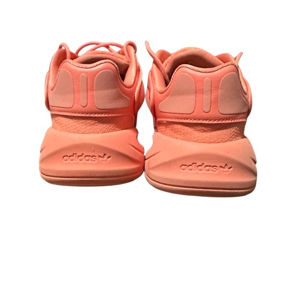 Adidas Ozelia Size 4 color Semi Coral Fusion - Picture 3 of 5